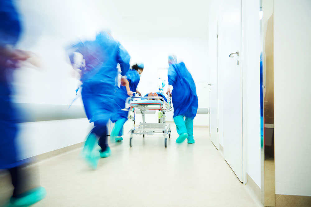 في حالات الطوارئ والكوارث الطبيعية التدخل التمريضي السريع: إنقاذ المرضى في اللحظات الحرجة